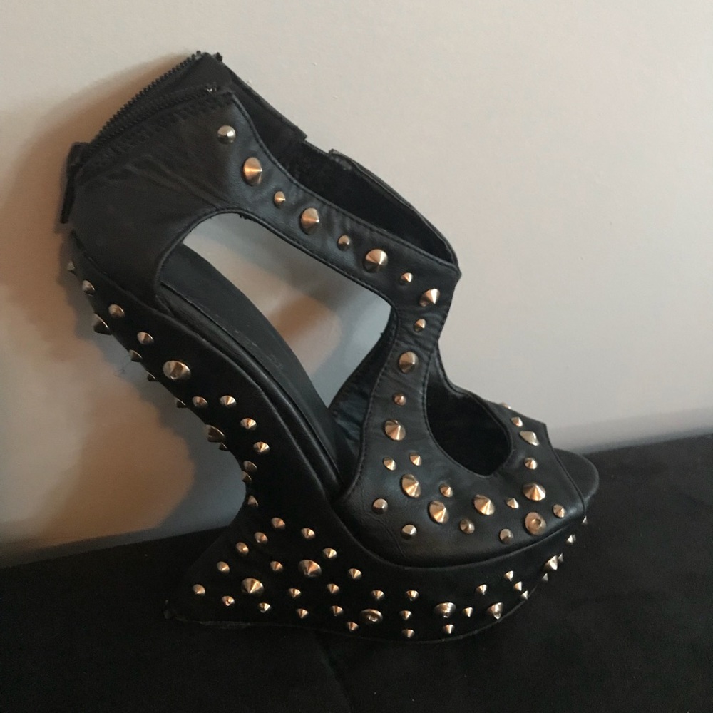 Black and gold no heel heels !